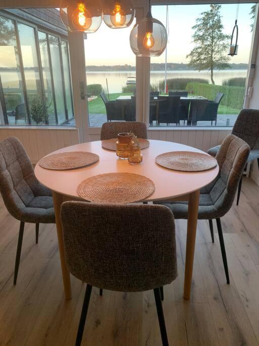 Huset Ved Soen Taet Pa Herning Og Mch Og Boxen 90 M2 Sunds Bagian luar foto